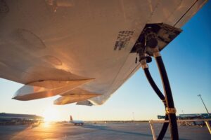 Aircraft fueling with sustainable aviation fuel